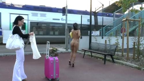 Gwenanie - Gwenanie, venue de Paris, se deniche une queue en pleine gare! (HD)