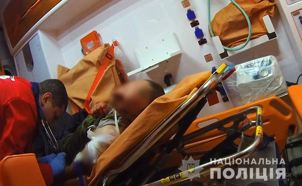 На Полтавщині поліцейські врятували життя чоловікові, який отримав вогнепальне поранення