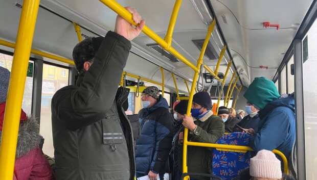 У Києві змінилися правила проїзду в громадському транспорті: як працюватиме електронна оплата з 16 травня