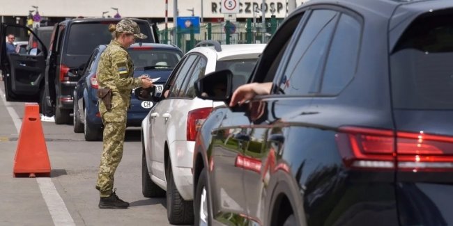 На кордоні Польщі та України вишикувалися черги з тисяч євроблях